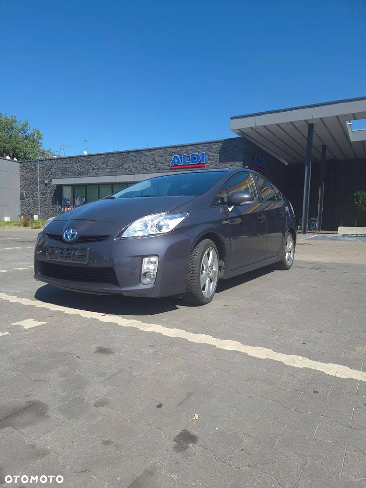 Toyota Prius 1.8 HSD Prestige - 2