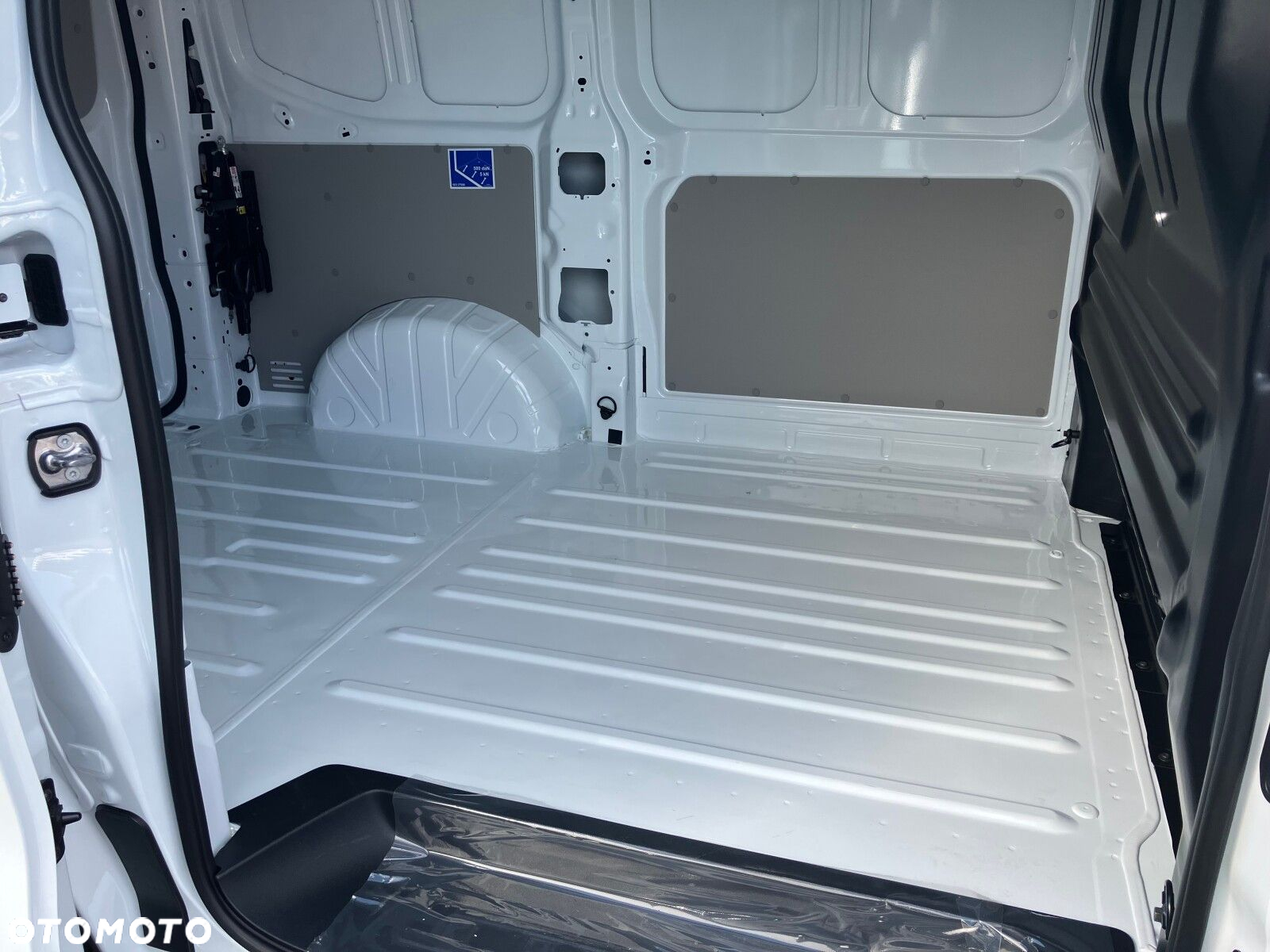 Volkswagen Transporter Transporter Furgon silnik: 2,0 l TDI 150 KM / skrzynia biegów: 8-biegowa automatyczna rozstaw osi: 3100 mm - 12