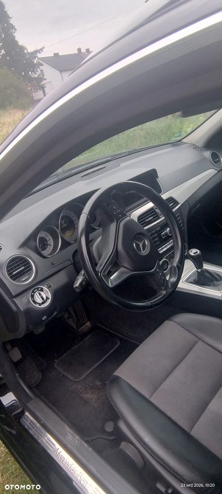 Mercedes-Benz Klasa C 180 CGI BlueEff Avantgarde - 20