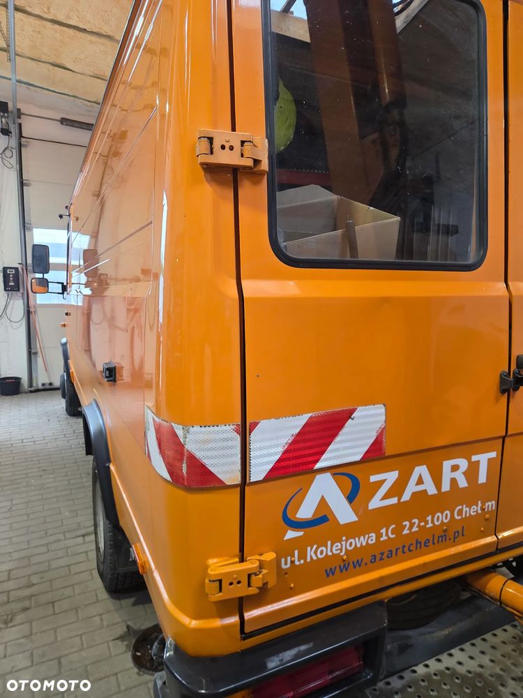 Mercedes-Benz VARIO 812D - 9
