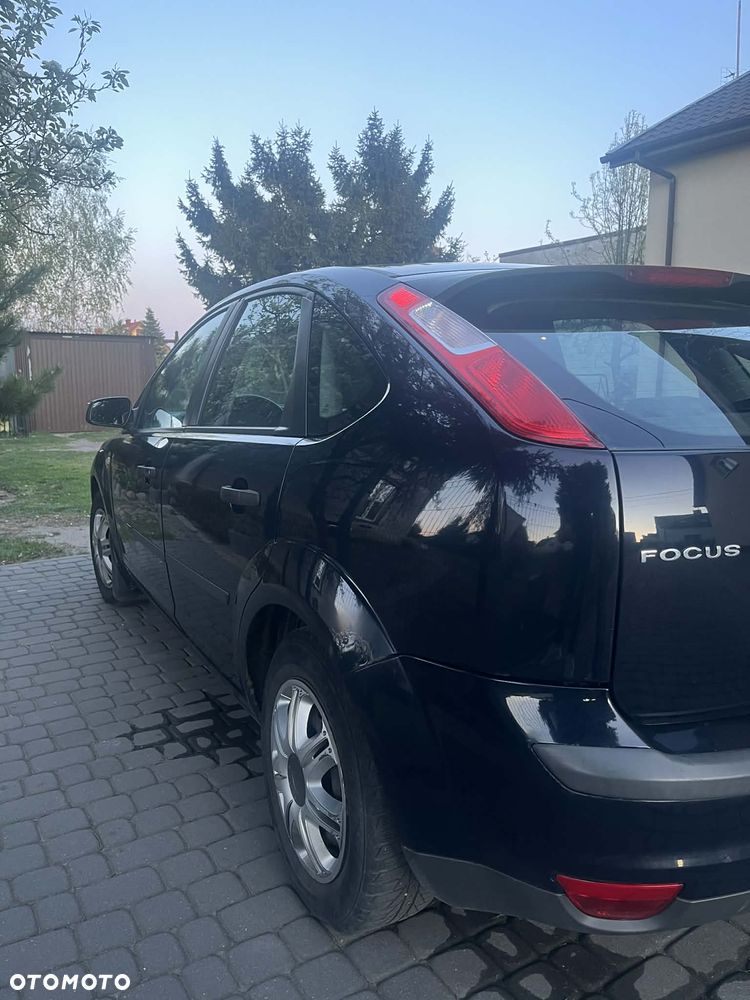 Ford Focus 1.6 Ambiente - 4