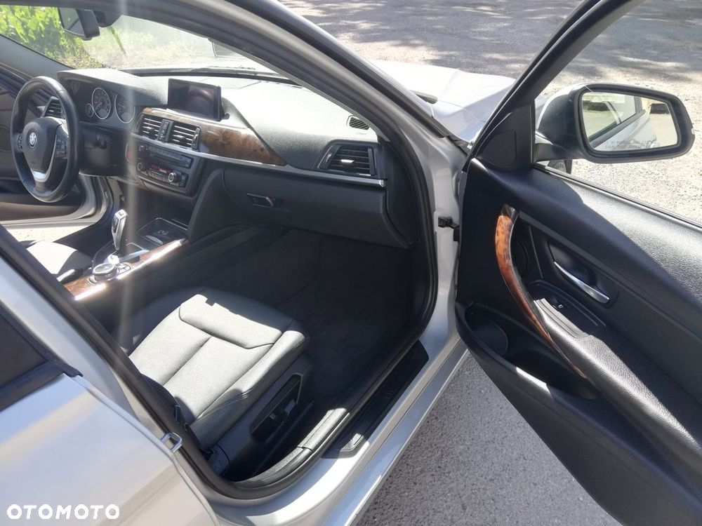 BMW Seria 3 328i xDrive - 17