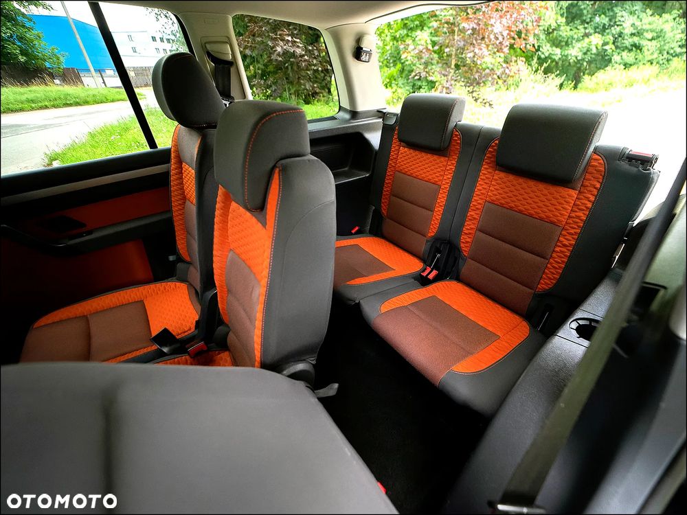 Volkswagen Touran - 34
