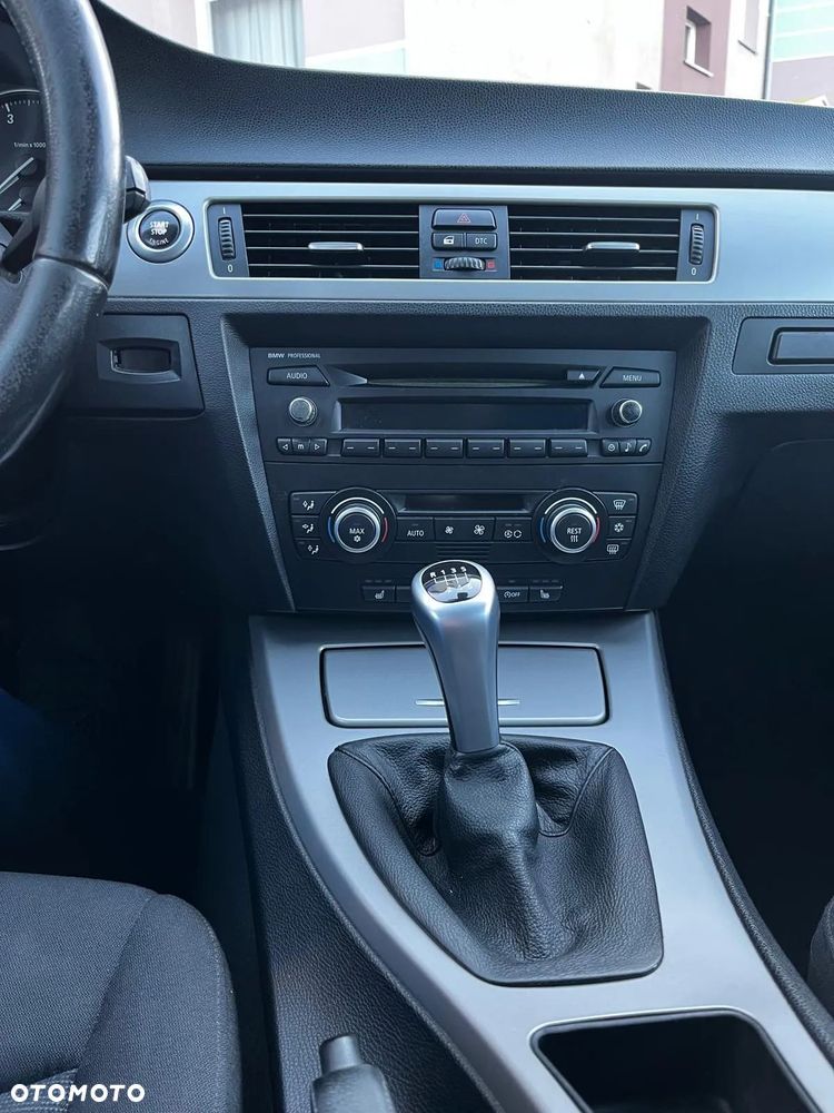 BMW Seria 3 318i - 16