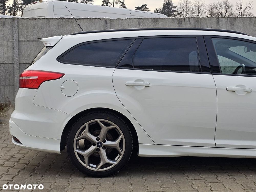 Ford Focus SW ST - 12