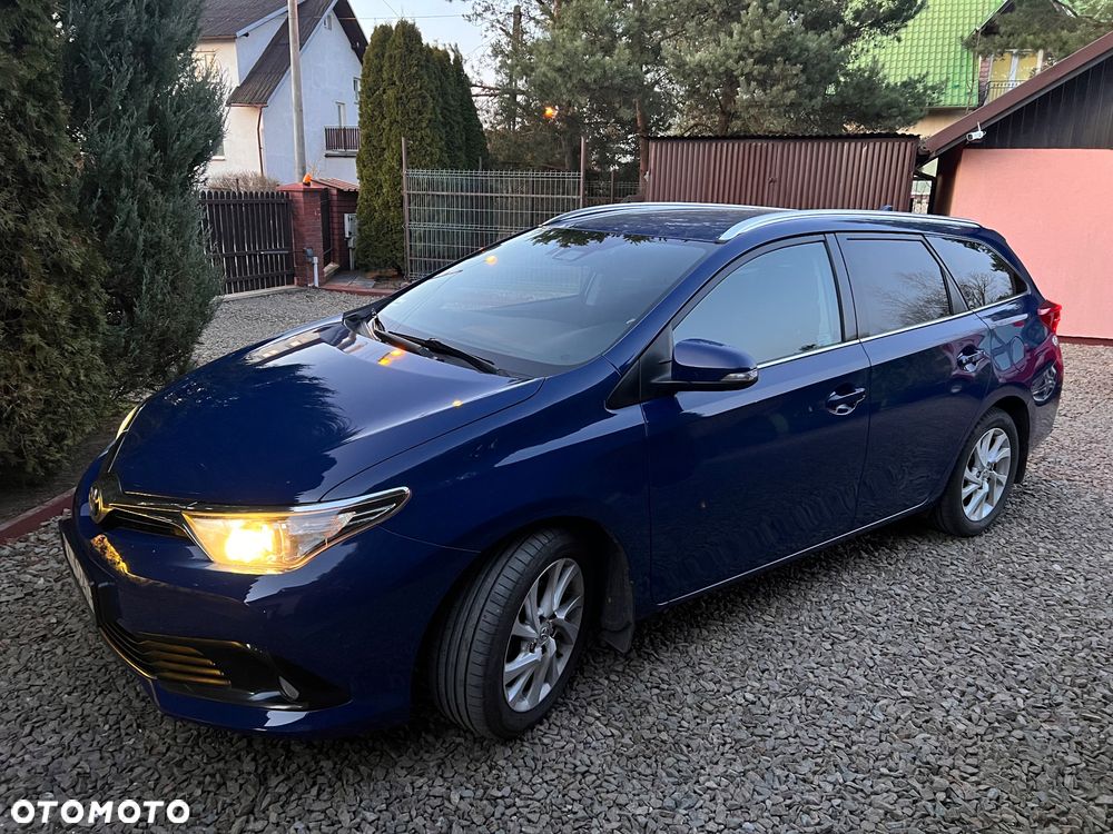 Toyota Auris 1.4 D-4D Premium - 4