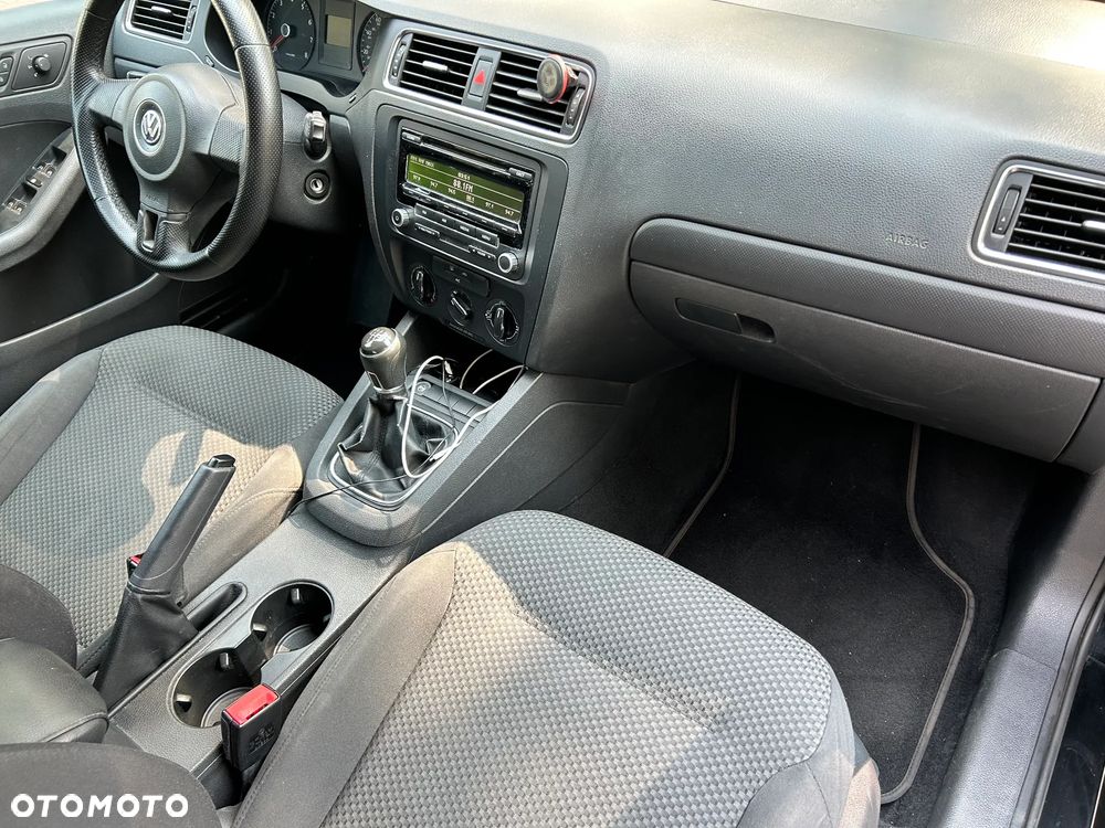 Volkswagen Jetta - 6