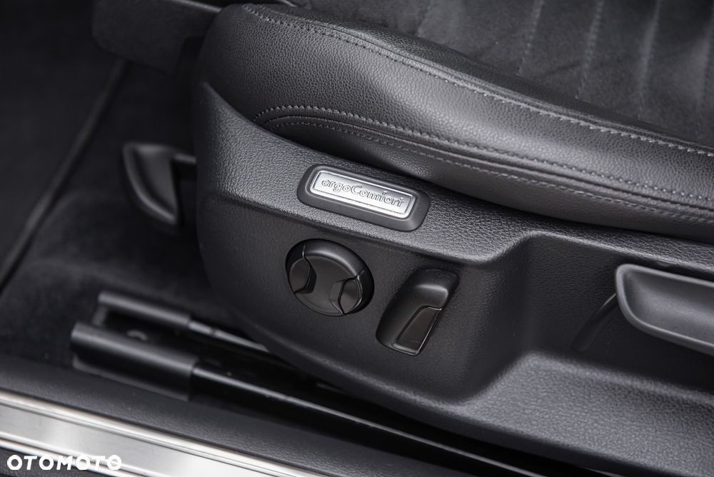 Volkswagen Passat 2.0 TDI SCR 4Motion DSG Highline - 17