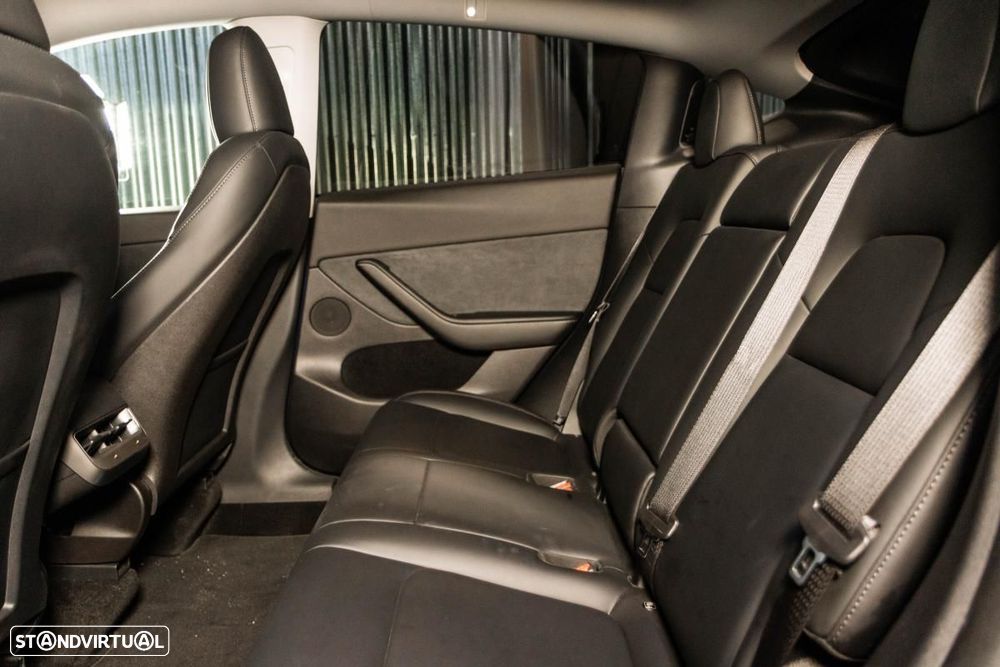 Tesla Model Y Long Range Dual Motor AWD - 29