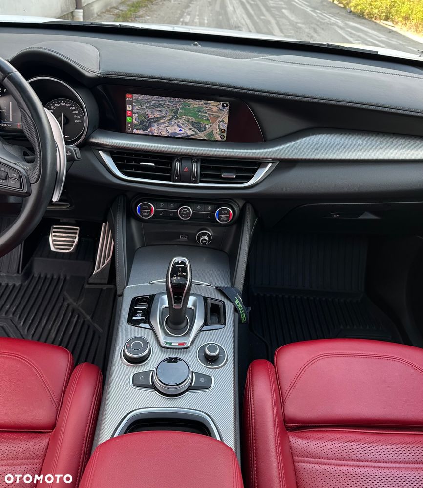 Alfa Romeo Stelvio 2.0 Turbo 16V AT8-Q4 Veloce - 11
