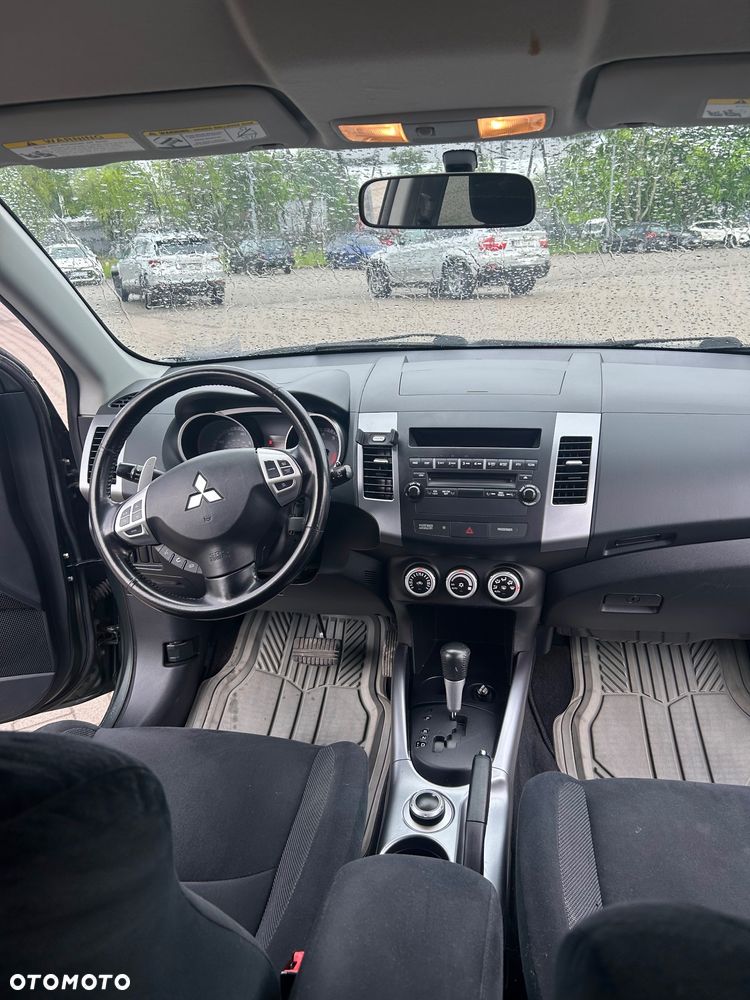 Mitsubishi Outlander 3.0 V6 XLS - 4