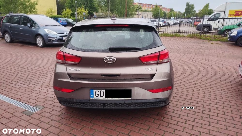 Hyundai i30 1.5 DPI Classic + - 13