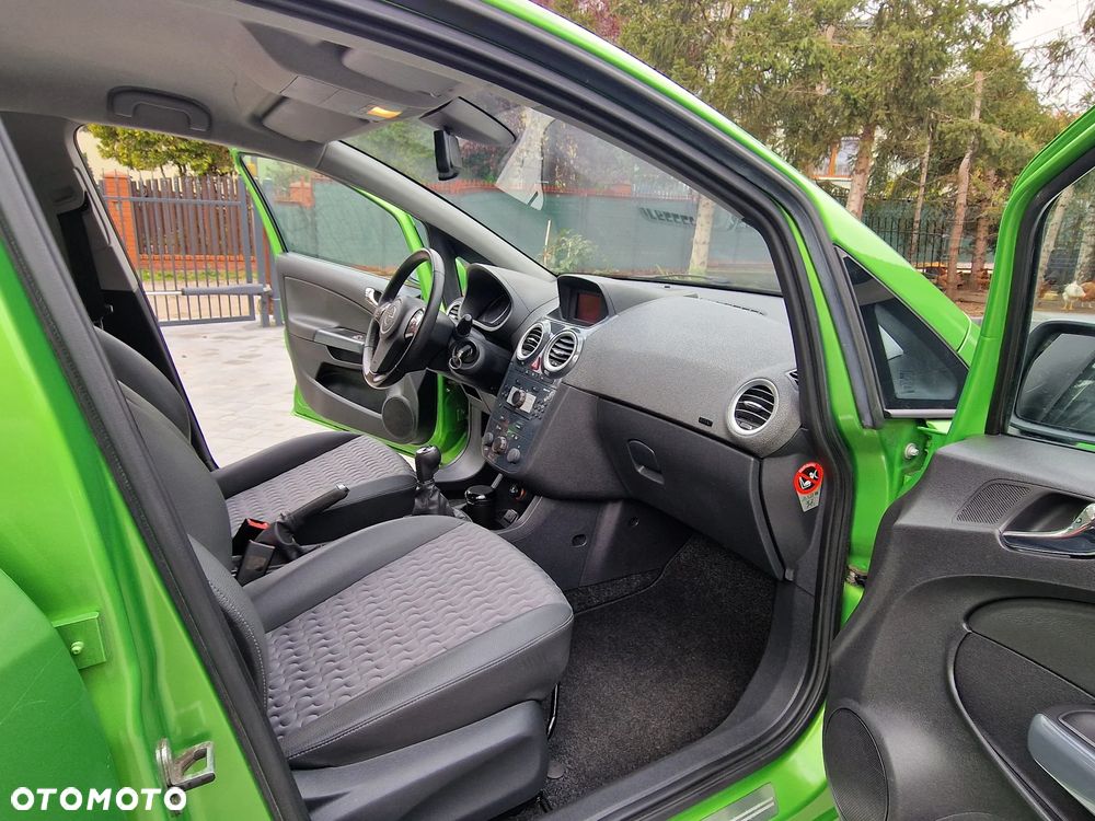 Opel Corsa 1.4 16V Cosmo - 6