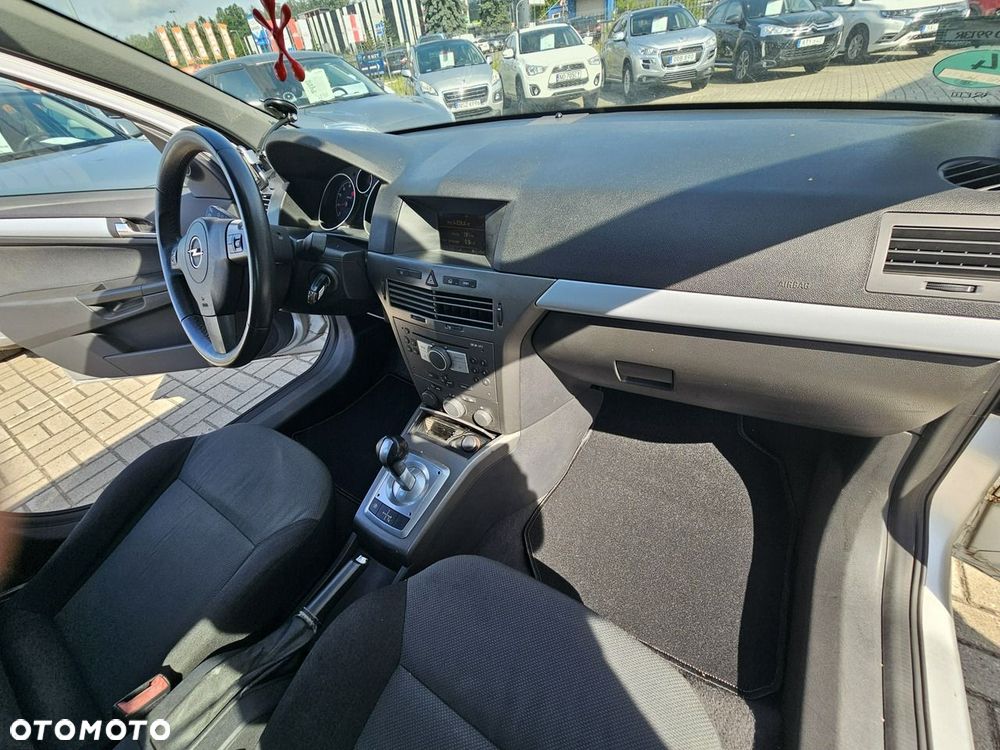 Opel Astra 1.6 Essentia Easytronic - 24