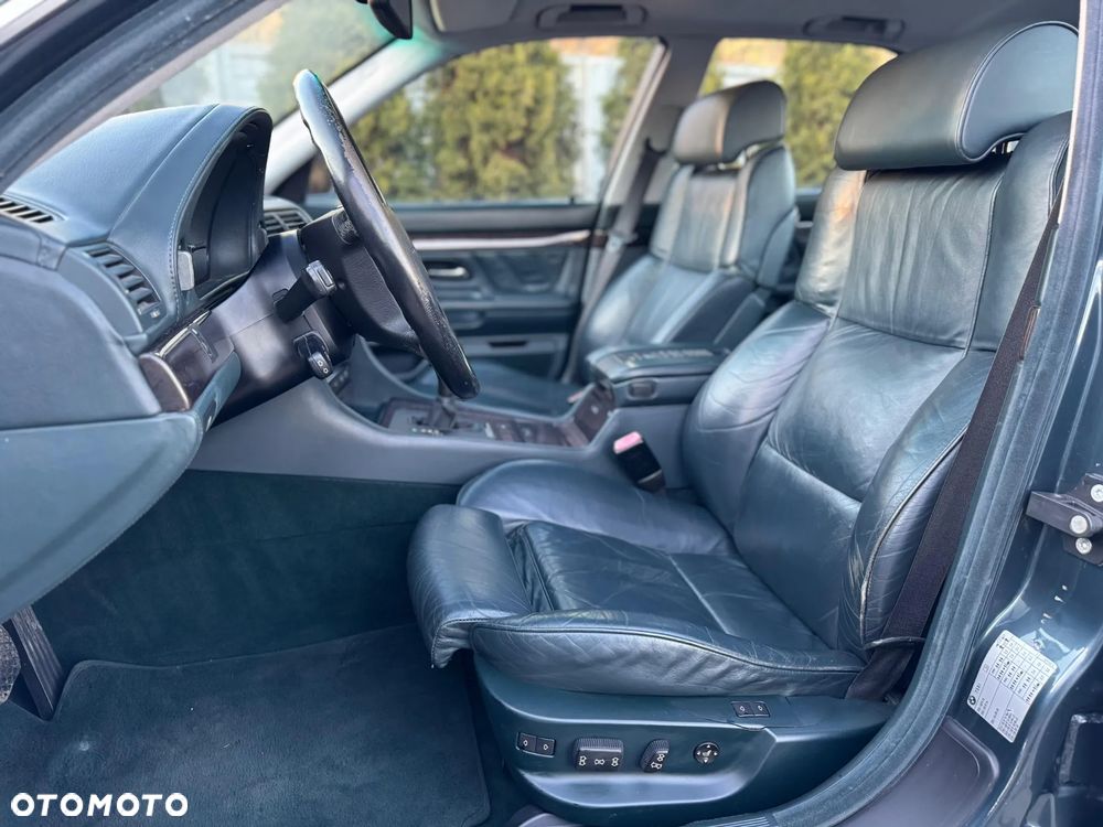 BMW Seria 7 750i - 28