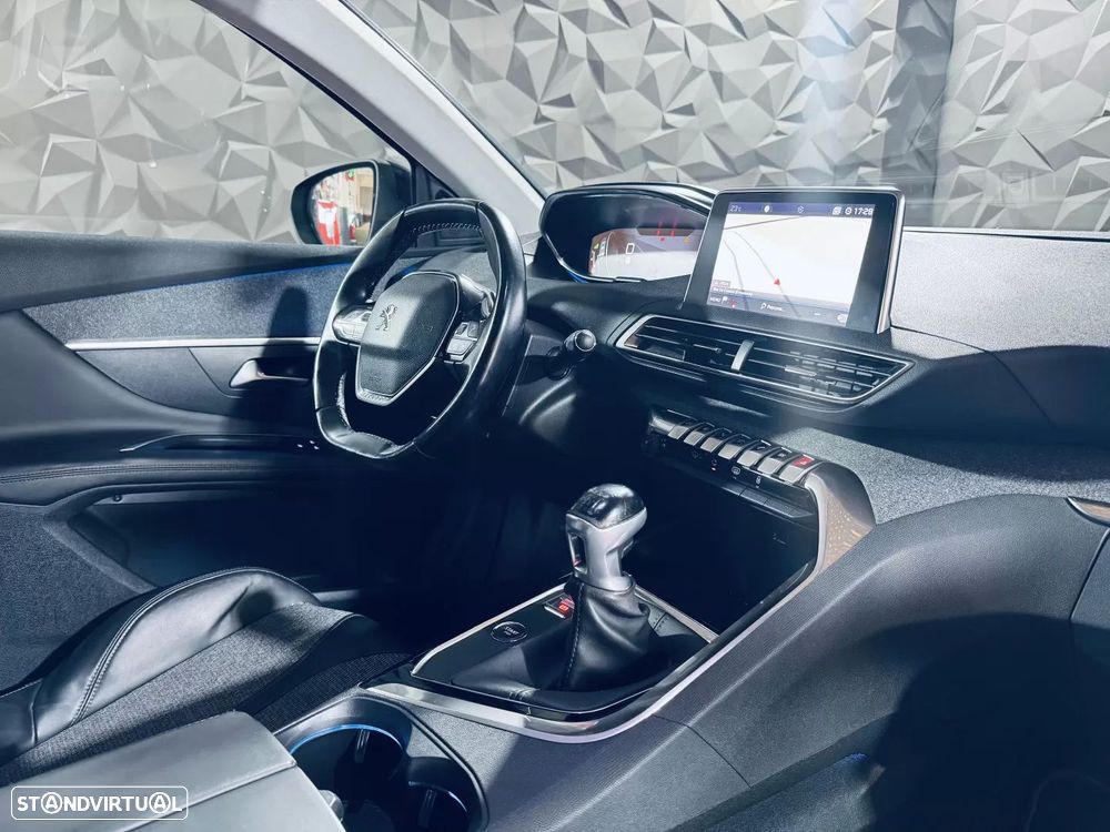 Peugeot 3008 1.2 PureTech Allure - 22