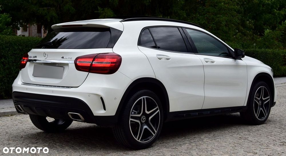 Mercedes-Benz GLA 250 4-Matic AMG Line - 23