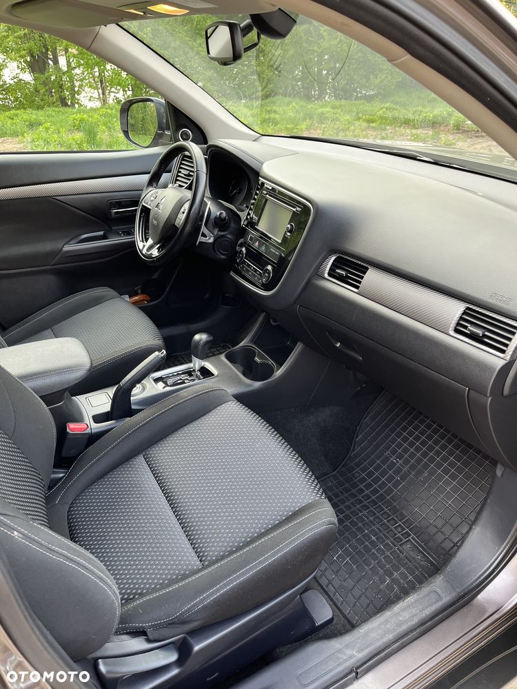 Mitsubishi Outlander 2.0 Intense + 4WD CVT - 21