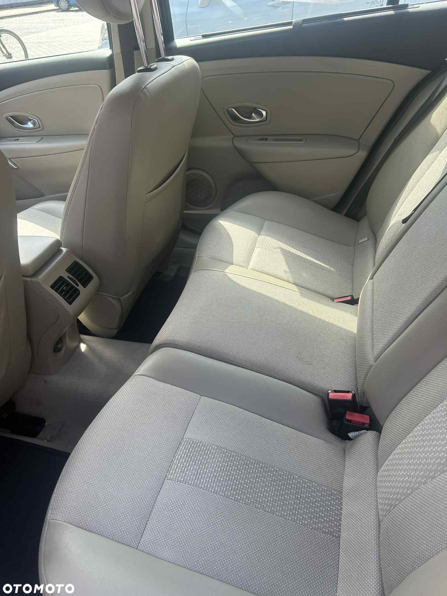 Renault Fluence 1.5 dCi Privilege - 13