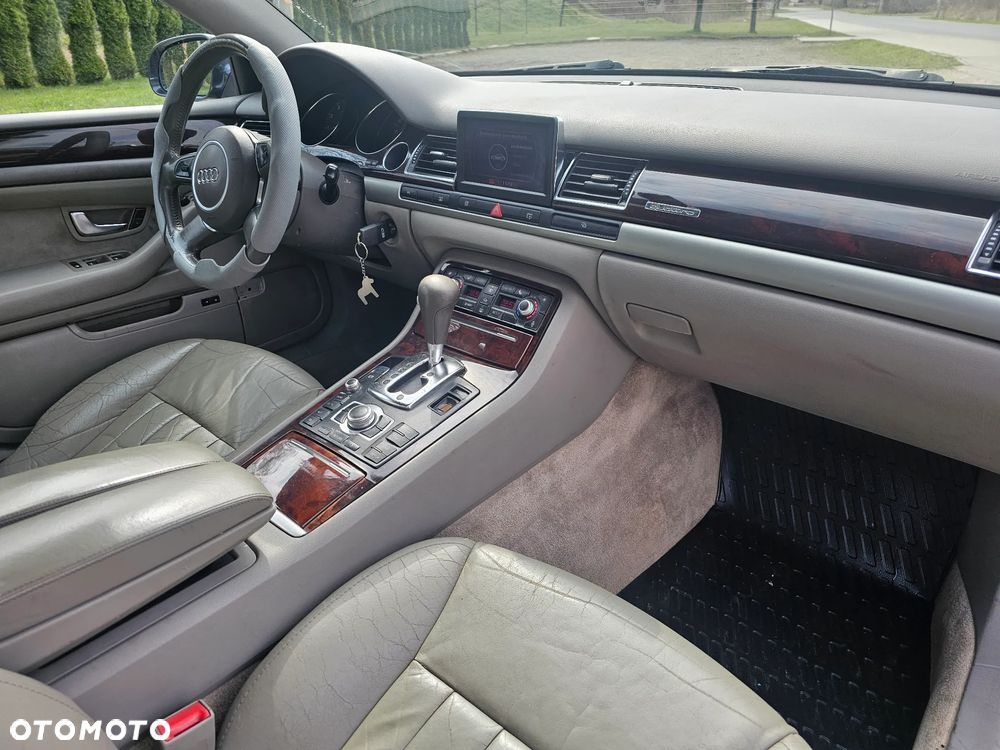 Audi A8 4.2 Quattro - 10