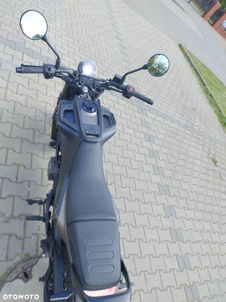 Husqvarna Svartpilen - 8