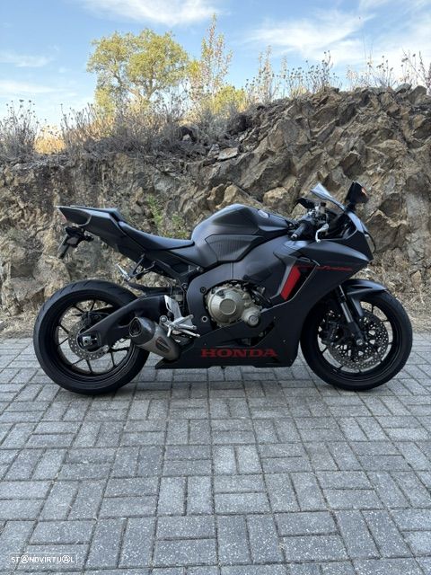Honda CBR Fireblade 1000 - 5