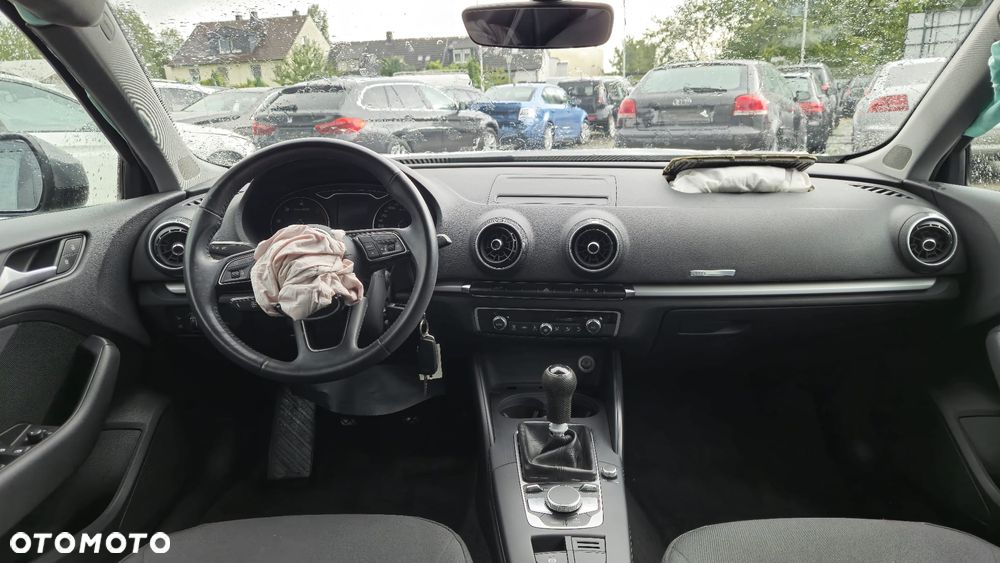 Audi A3 Sportback 1.6 TDI design - 18