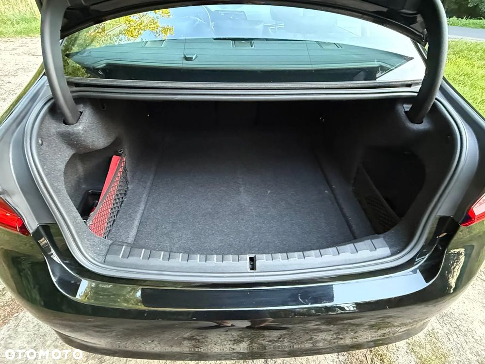 BMW Seria 3 330i xDrive - 11