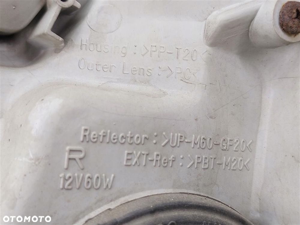 Reflektor lampa przód prawa Toyota Corolla Verso I 2001-2004 UPM60GF20 - 2