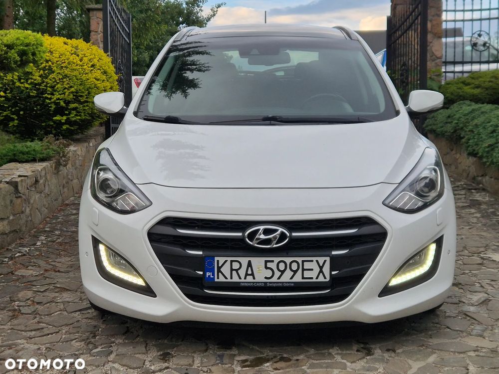 Hyundai i30 blue Kombi 1.6 CRDi DCT Premium - 12