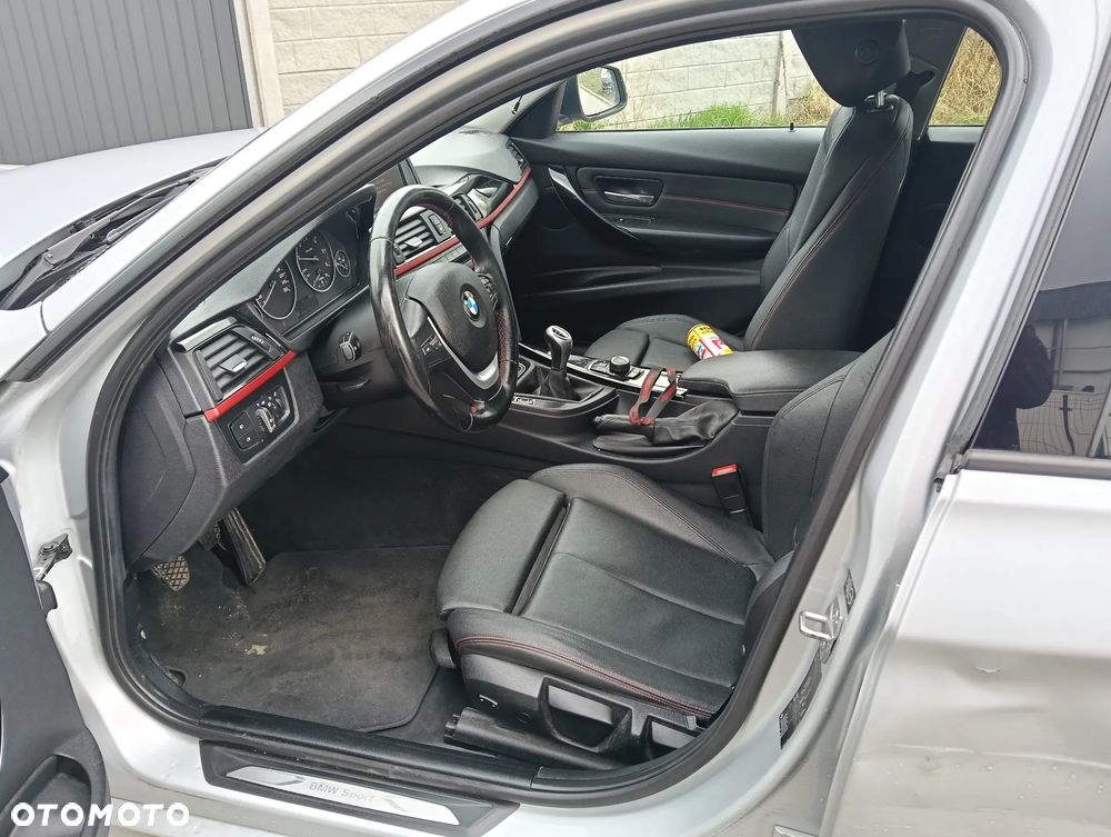 BMW Seria 3 318d DPF Edition Sport - 11