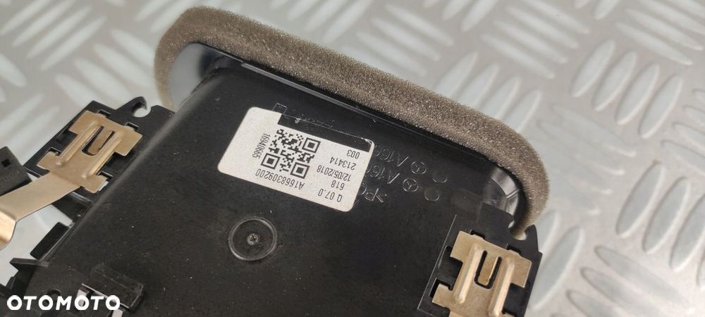 1668309200 listwa dekoracyjna kratka nawiewu prawa Mercedes W166… - 4