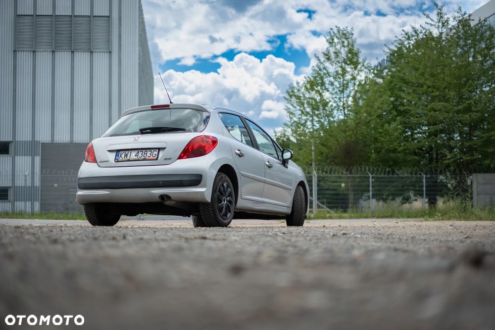 Peugeot 207 1.4 16V Trendy - 11