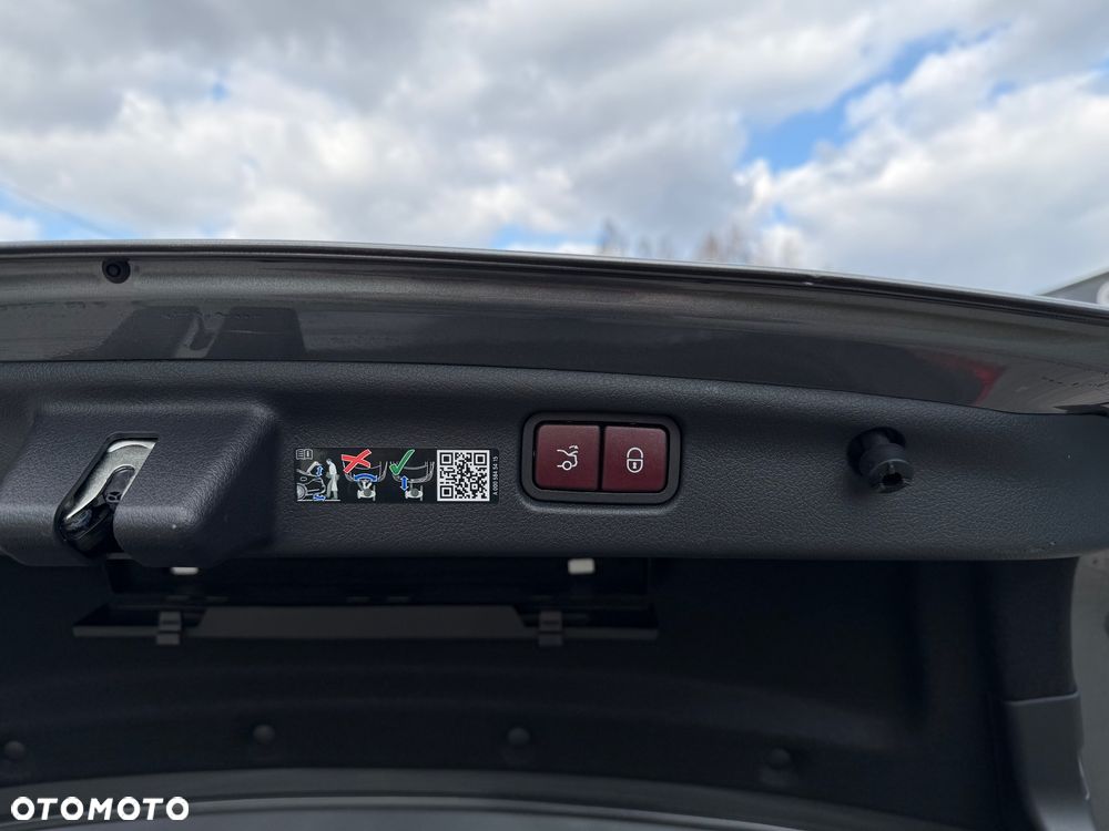 Mercedes-Benz Klasa C 220 d mHEV 4-Matic AMG - 36