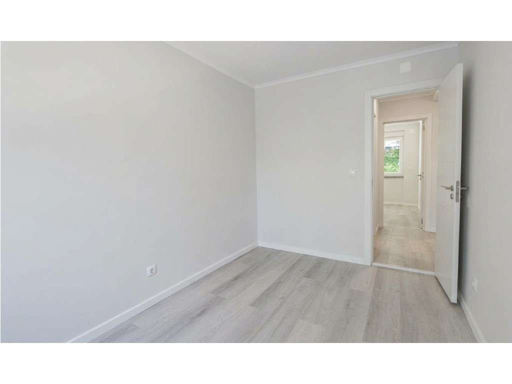 Apartamento T2 Renovado | Benfica - Grande imagem: 2/15