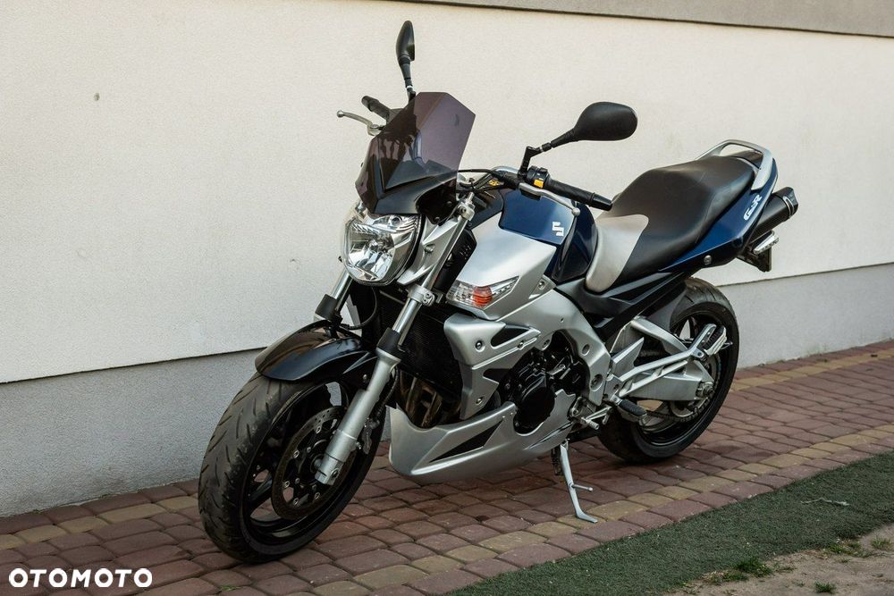 Suzuki GSR - 6