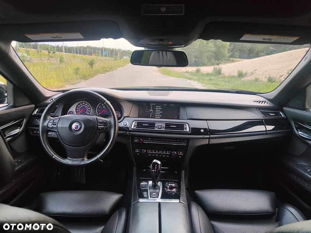 BMW Seria 7 - 26