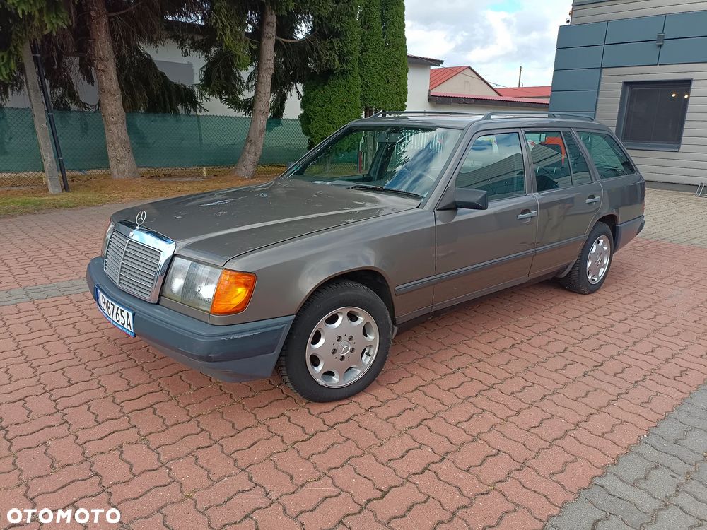 Mercedes-Benz W124 1985 photo 3