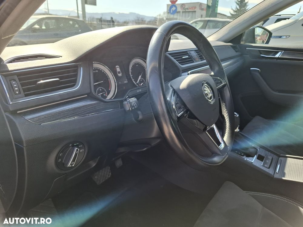 Skoda Superb 2.0 TDI DSG Style - 10