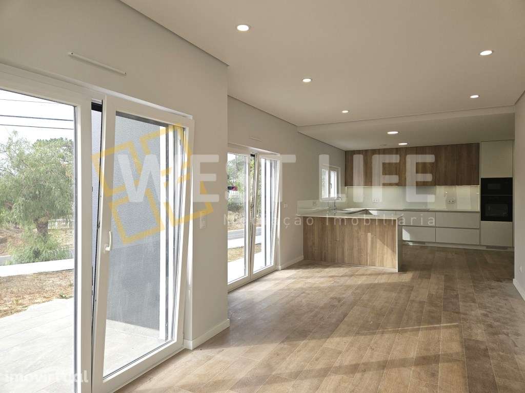 Moradia Térrea T4 inserida em condomínio privado com 3 moradias - NOVA - Grande imagem: 3/26