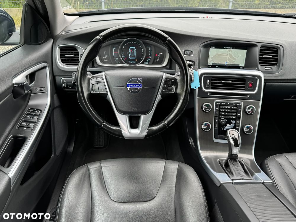 Volvo V60 D2 Summum - 10