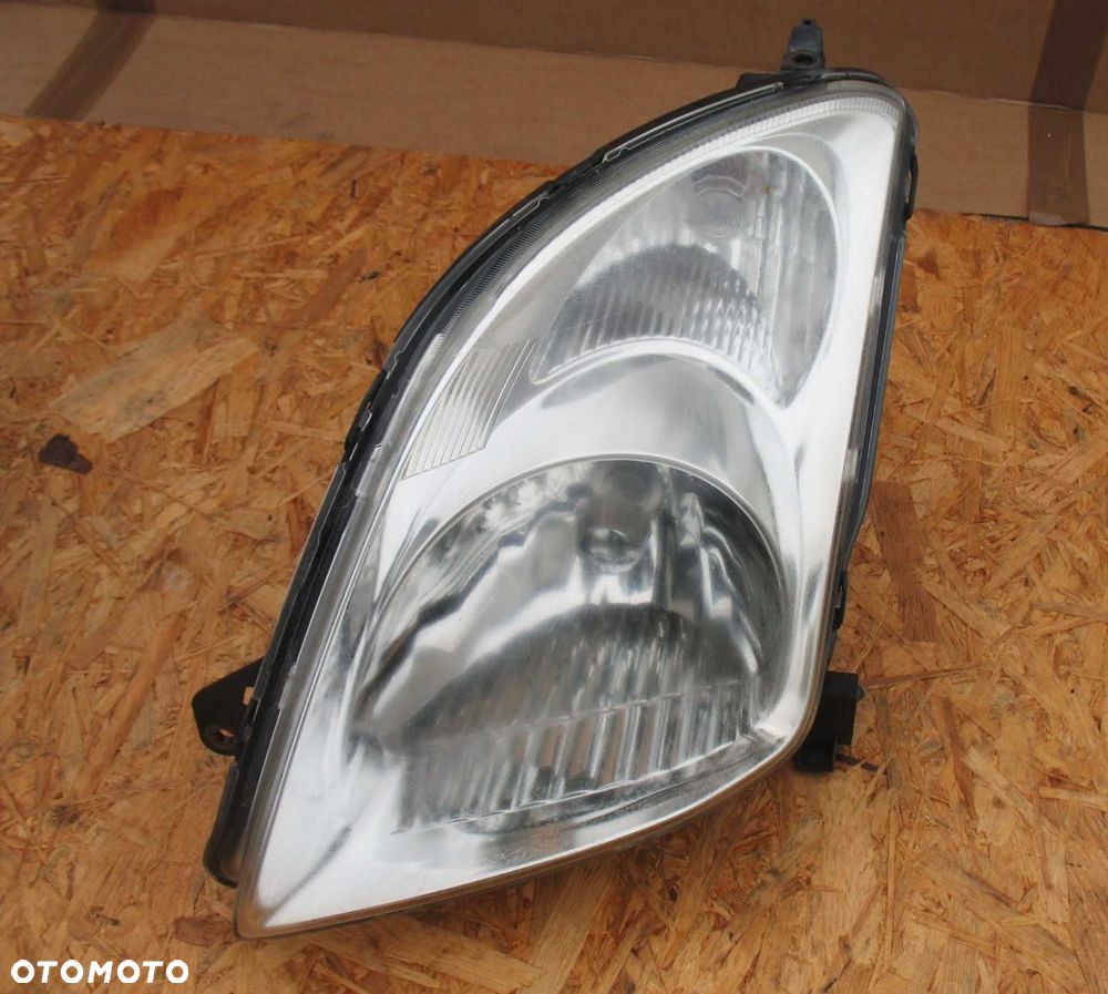 Suzuki Swift IV 4 lampa Prawa przód oryginał UE 04-08r - 2