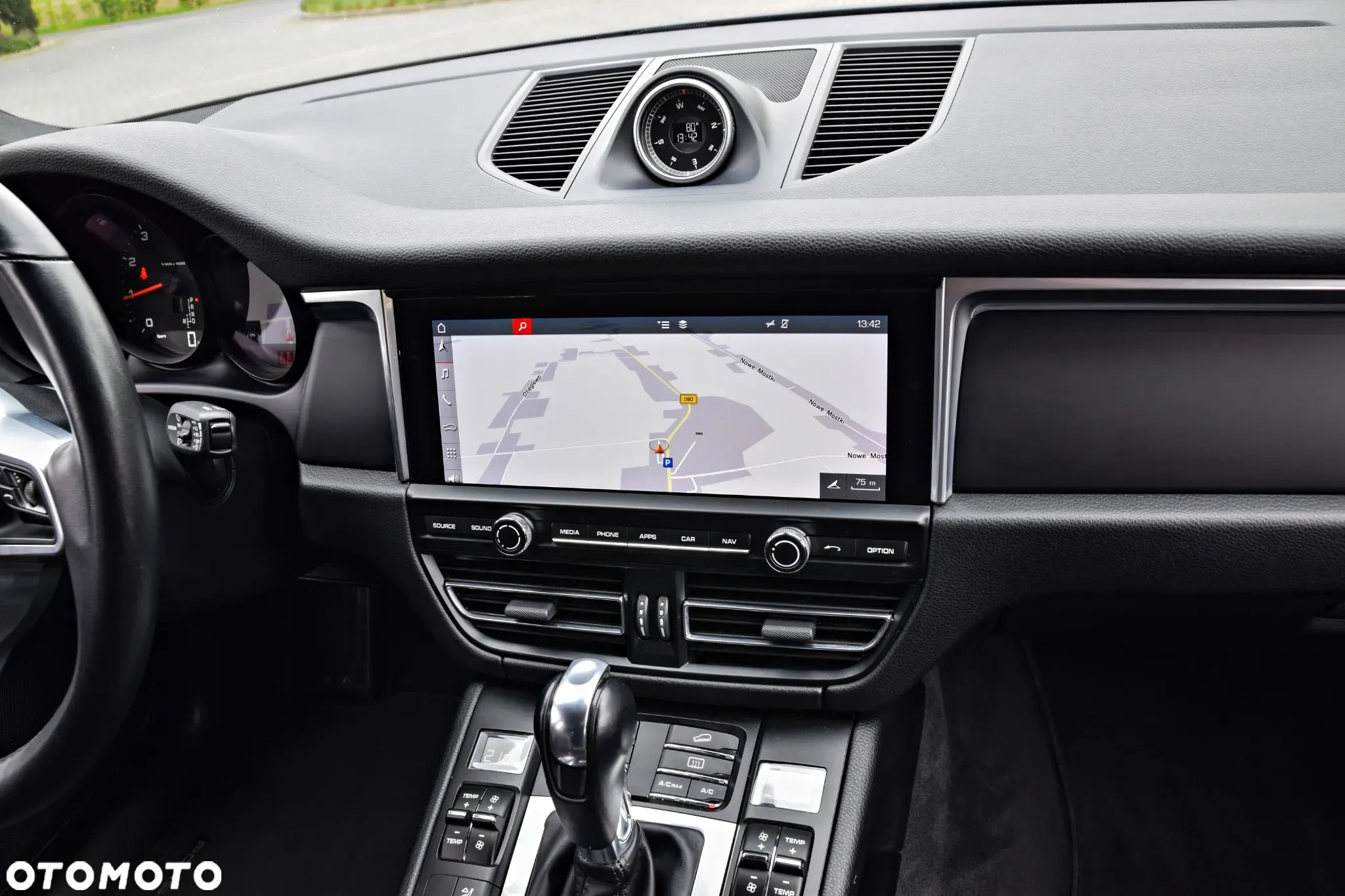 Porsche Macan Standard - 35