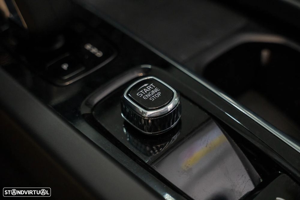 Volvo XC 60 2.0 T6 PHEV Core AWD - 16