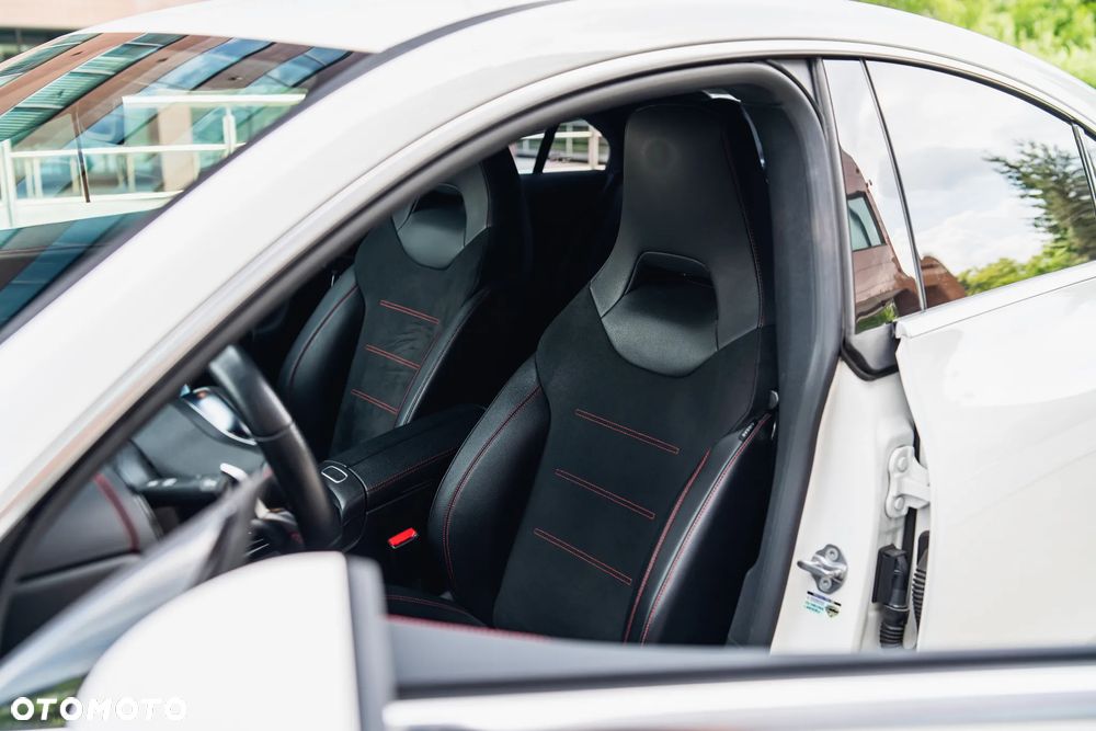 Mercedes-Benz CLA 200 AMG Line 7G-DCT - 13