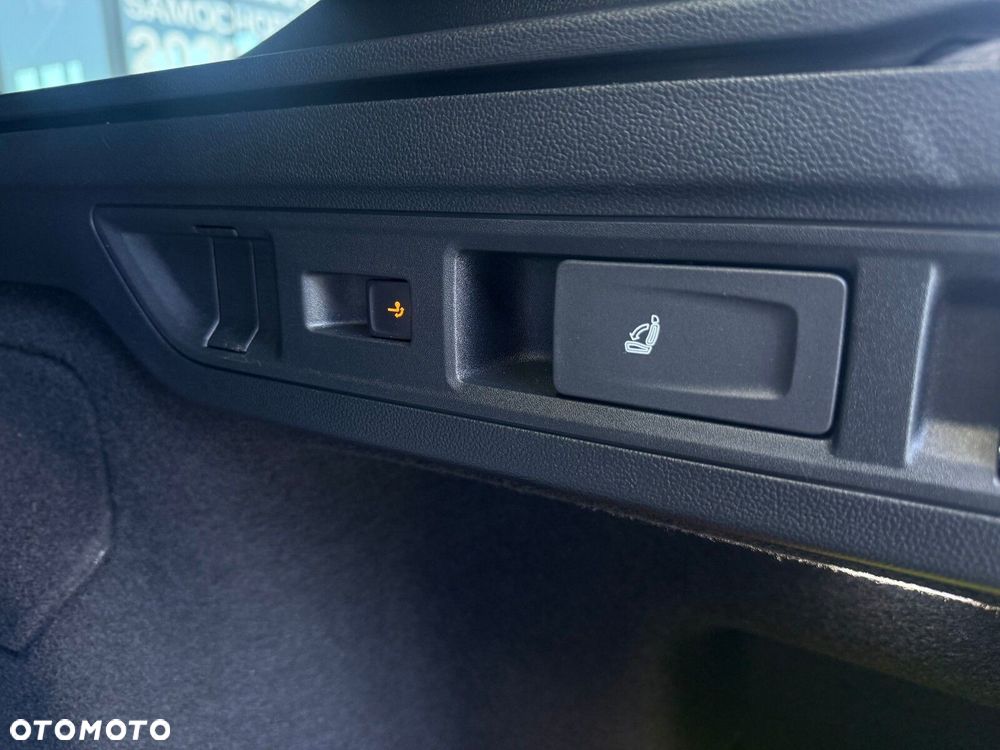 Volkswagen Passat Variant 2.0 TDI SCR 4Mot R-Line Plus DSG - 11