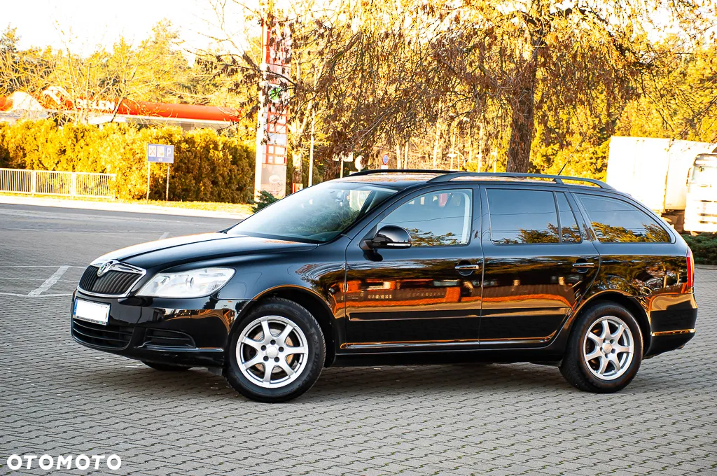Skoda Octavia 1.6 Combi Tour - 10