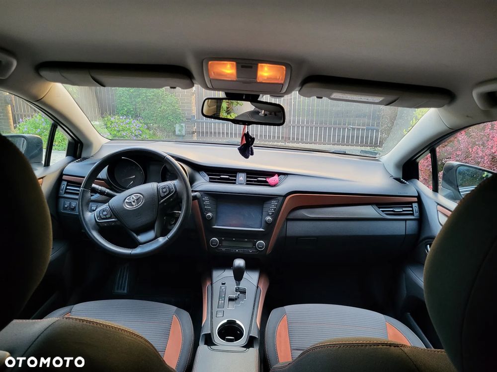 Toyota Avensis 1.8 Premium MS - 8
