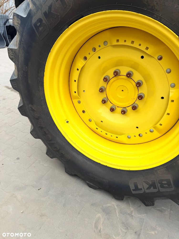 John Deere 6215R - 23