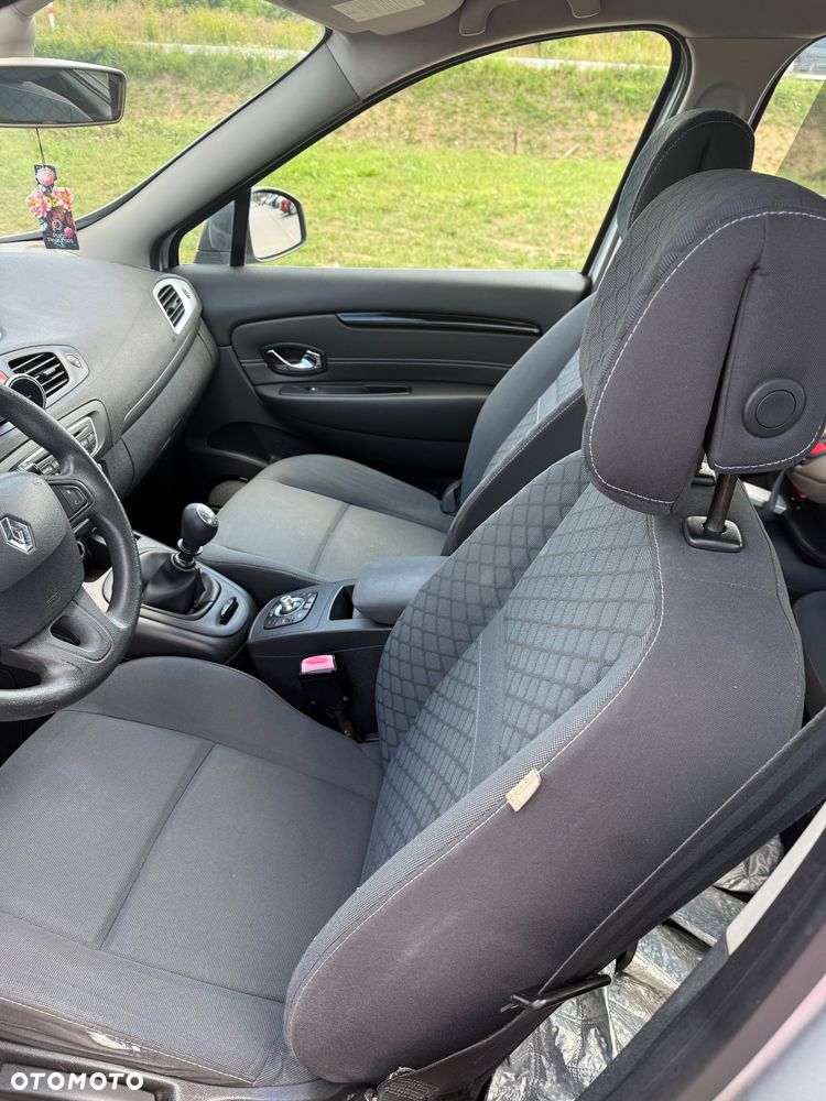 Renault Scenic 1.9 dCi Privilege - 11